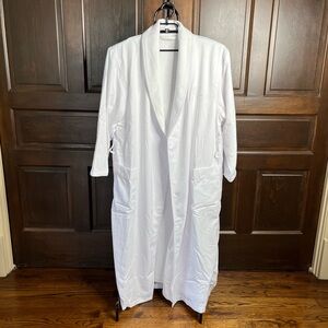 The Ritz Carlton White Microfiber Robe Size L Terrycloth Interior Unisex NO BELT